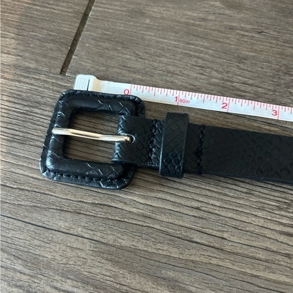 Lines Pelle - Black Croc Textured Belt - Size S - Picture 2 of 5
